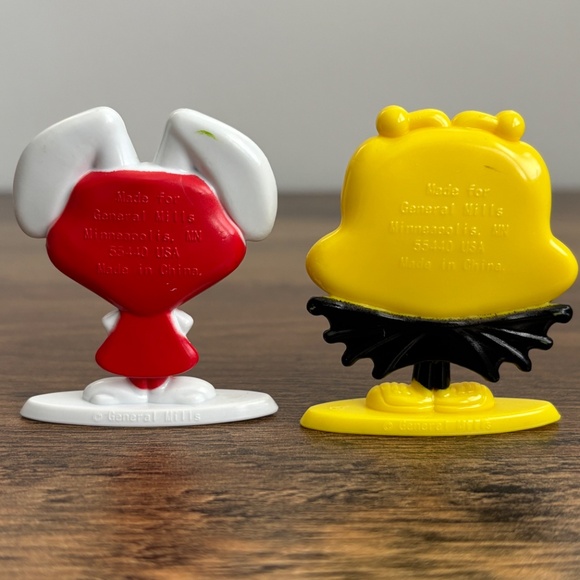 2 General Mills Cereal Squad Toy Figure BUZZ the Honey Bee CHEERIOS TRIX Rabbit - Picture 6 of 8